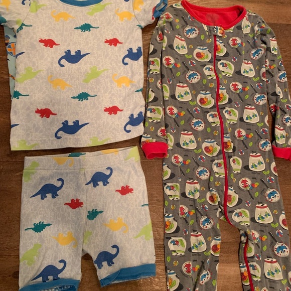 Three pairs pajamas 5T - Picture 5 of 6